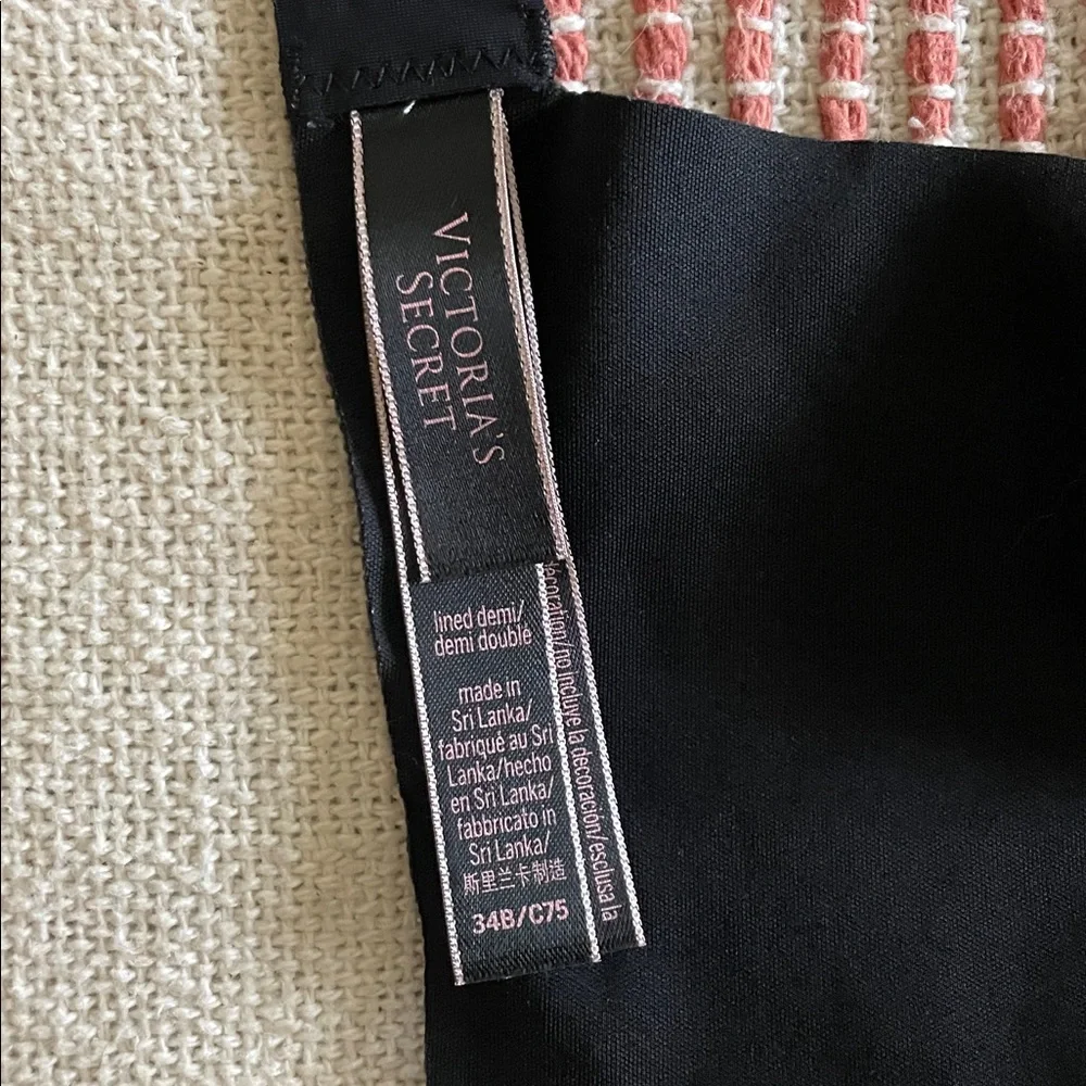 Victoria's Secret Sexy Illusions Lightly Lined Demi Bra - Picture 8 of 10